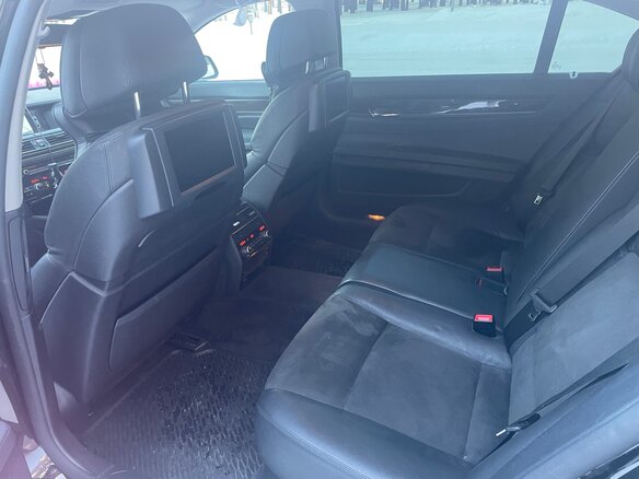 2011 BMW 7 серии Long 750Li xDrive V (F01/F02/F04), чёрный, 2000000 рублей - вид 12