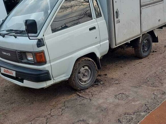 1989 Toyota TownAce, белый, 650000 рублей