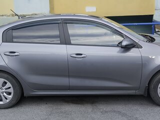 2021 Kia Rio IV Рестайлинг, серый, 1850000 рублей, вид 4