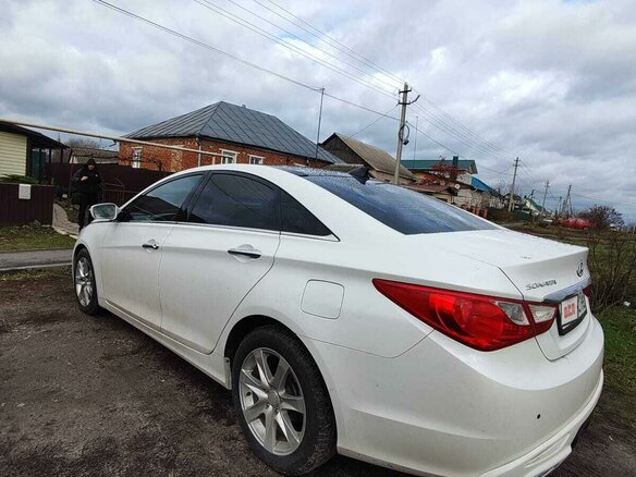 2010 Hyundai Sonata VI (YF), белый, 1180000 рублей - вид 4