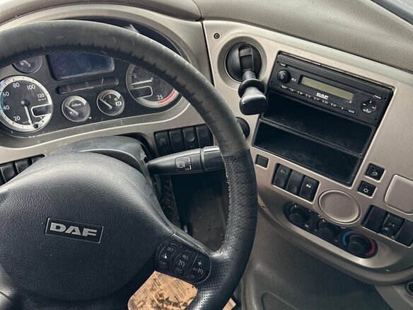 2011 DAF XF 105, красный, 3500000 рублей - вид 5