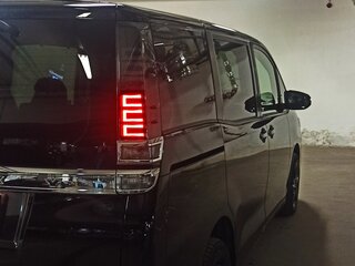 2018 Toyota Voxy III (R80) Рестайлинг, чёрный, 2200000 рублей, вид 4