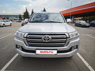 2016 Toyota Land Cruiser 200 Series Рестайлинг 2, серебристый, 6750000 рублей, вид 4