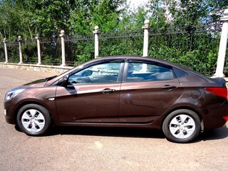 2016 Hyundai Solaris I Рестайлинг, коричневый, 945000 рублей, вид 3
