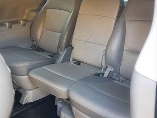 2011 Hyundai Grand Starex I, серый, 2000000 рублей, вид 3