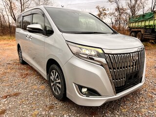 2018 Toyota Esquire I Рестайлинг, серебристый, 2835000 рублей, вид 2