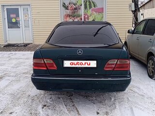 2001 Mercedes-Benz E-Класс 320 II (W210, S210) Рестайлинг, зелёный, 600000 рублей, вид 2