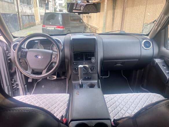 2009 Ford Explorer Sport Trac II, серый, 1800000 рублей - вид 9