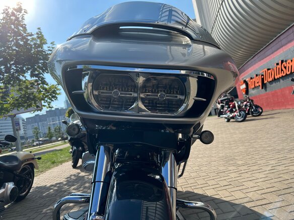 2019 Harley-Davidson CVO Road Glide, серебристый, 2900000 рублей - вид 19