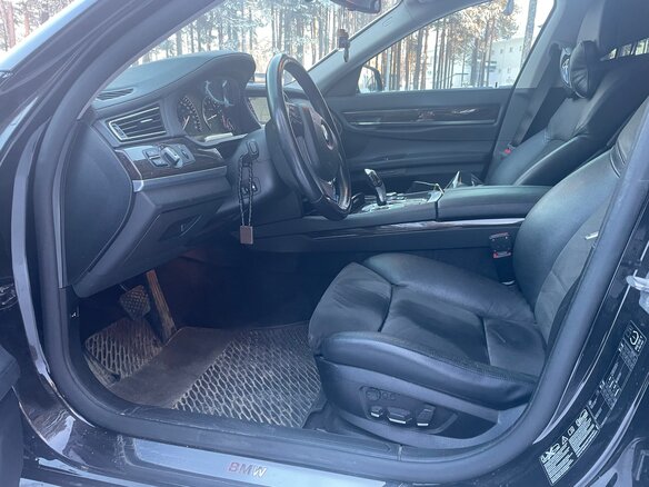 2011 BMW 7 серии Long 750Li xDrive V (F01/F02/F04), чёрный, 2000000 рублей - вид 6
