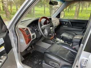 2004 Mitsubishi Pajero III Рестайлинг, серебристый, 1000000 рублей, вид 3