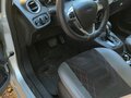 2016 Ford Fiesta Mk6 Рестайлинг, серебристый, 850000 рублей - вид 2
