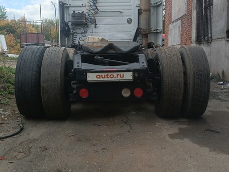 2004 Volvo VNL, белый, 2500000 рублей, вид 3