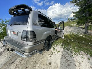 2003 Toyota Land Cruiser 100 Series Рестайлинг 1, серебристый, 4000000 рублей, вид 3