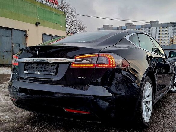 2017 Tesla Model S 90D I Рестайлинг, чёрный, 3150000 рублей - вид 10