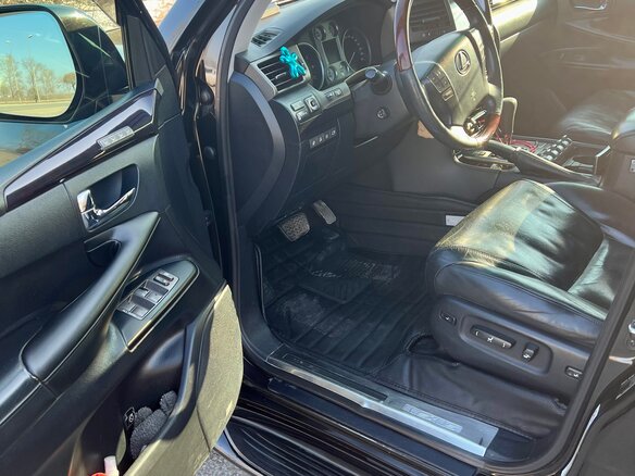2010 Lexus LX 570 III, чёрный, 3650000 рублей - вид 8