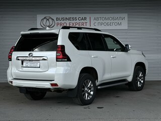 2020 Toyota Land Cruiser Prado 150 Series Рестайлинг 3, белый, 7745000 рублей, вид 5