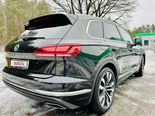2019 Volkswagen Touareg III, чёрный, 5433908 рублей, вид 4
