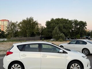 2013 Toyota Auris II, белый, 1010000 рублей, вид 3