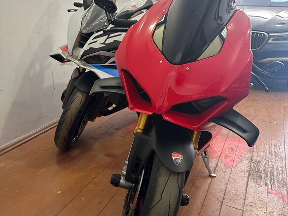 2023 Ducati Panigale V4, красный, 3199999 рублей