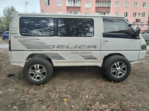 1990 Mitsubishi Delica III, белый, 500000 рублей - вид 22