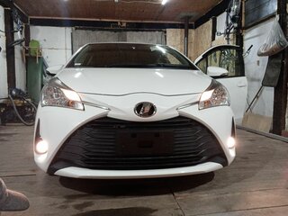 2018 Toyota Vitz III (XP130) Рестайлинг 2, белый, 1200000 рублей, вид 2