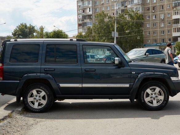 2008 Jeep Commander, серый, 1350000 рублей - вид 4
