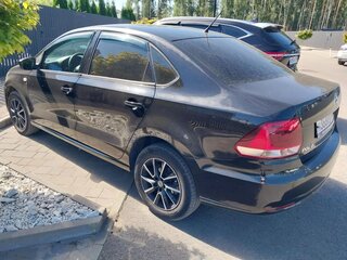 2015 Volkswagen Polo V Рестайлинг, чёрный, 890000 рублей, вид 1