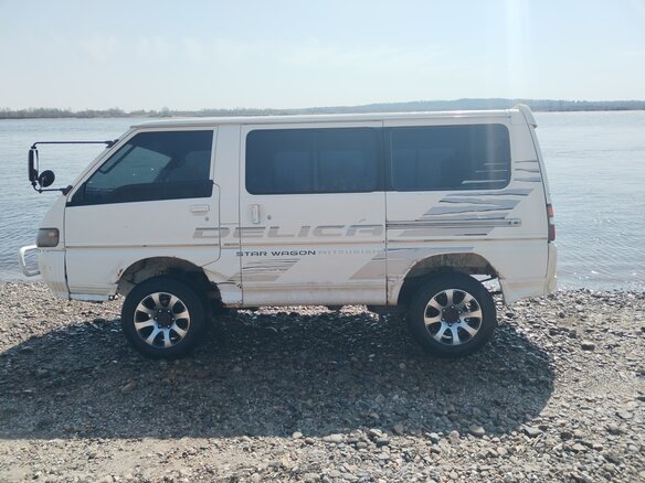 1990 Mitsubishi Delica III, белый, 500000 рублей - вид 6