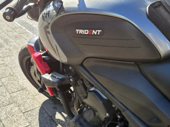 2021 Triumph Trident 660, серый, 820000 рублей - вид 21
