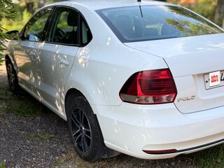 2015 Volkswagen Polo V Рестайлинг, белый, 850000 рублей, вид 3