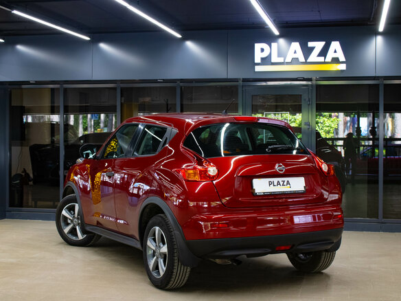 2011 Nissan Juke I, красный - вид 2