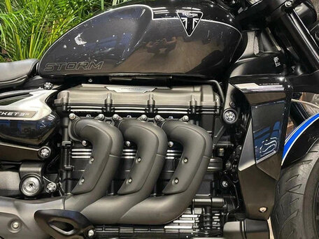 2024 Triumph Rocket III, чёрный, 3250000 рублей, вид 4