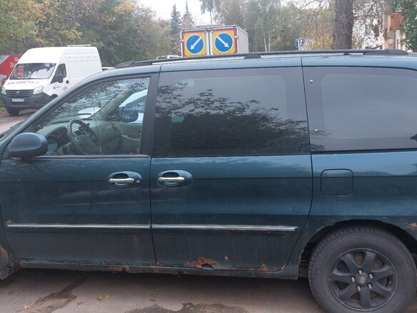 2004 Kia Carnival I Рестайлинг, зелёный, 380000 рублей - вид 2