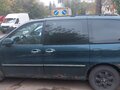 2004 Kia Carnival I Рестайлинг, зелёный, 380000 рублей - вид 2