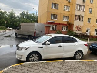 2013 Kia Rio 5-speed III, белый, 625000 рублей, вид 4
