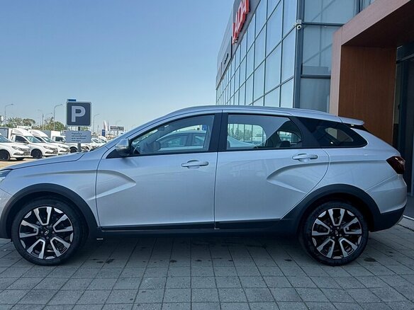 2026 Lada (ВАЗ) Vesta SW Cross I Рестайлинг (NG), серебристый, 2118000 рублей - вид 2