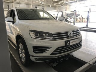 2016 Volkswagen Touareg II Рестайлинг, белый, 2720000 рублей, вид 2