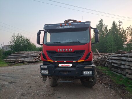 2012 Iveco Trakker, красный, 6850000 рублей, вид 1