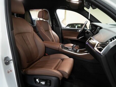 2019 BMW X5 30d IV (G05/G18), белый, 5000000 рублей - вид 11