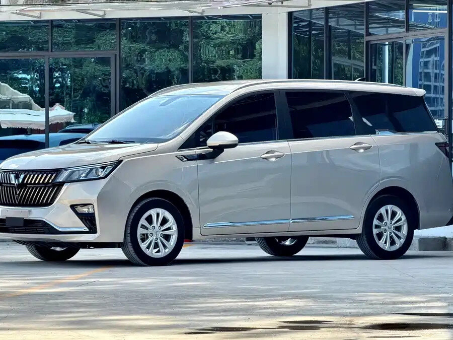 Открыть фотографии: Wuling Jiachen