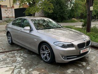 2010 BMW 5 серии 523i VI (F10/F11/F07), бежевый, 1890000 рублей, вид 3