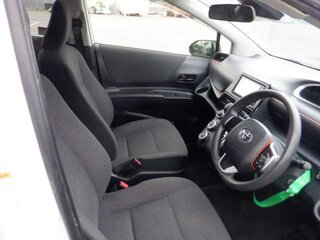 2019 Toyota Sienta II Рестайлинг, белый, 1700000 рублей, вид 3
