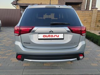 2016 Mitsubishi Outlander III Рестайлинг 2, серебристый, 1850000 рублей, вид 4