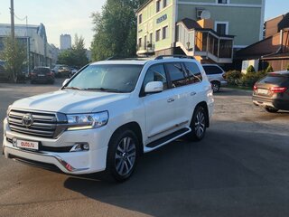 2017 Toyota Land Cruiser 200 Series Рестайлинг 2, белый, 6950000 рублей, вид 1
