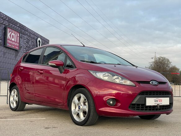 2011 Ford Fiesta Mk6, красный, 947000 рублей - вид 6