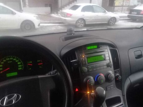 2011 Hyundai Grand Starex, серый, 1300000 рублей, вид 2