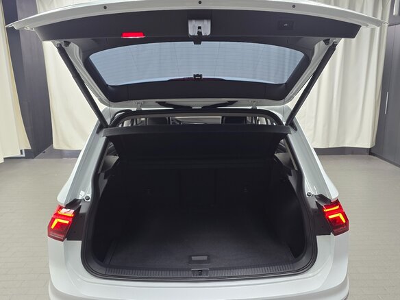 2024 Volkswagen Tiguan II Рестайлинг, белый, 3660000 рублей - вид 7