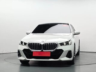 2024 BMW 5 серии 530i xDrive VIII (G60/G61/G68), белый, 8200000 рублей, вид 2