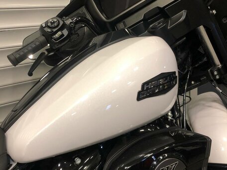 2025 Harley-Davidson Street Glide, белый, 3850000 рублей, вид 4